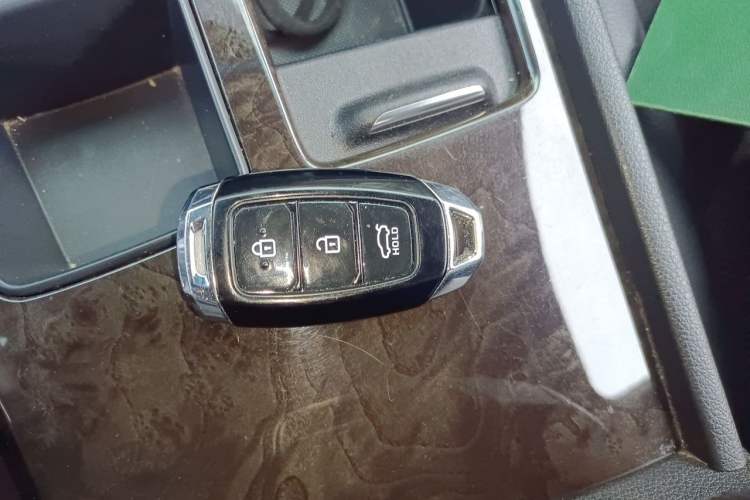 Used Kia K5 2016 1.6T Automatic LUX Vehicle Key