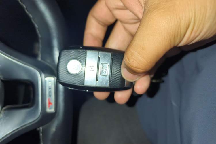 Used Kia K5 2016 1.6T Automatic LUX Vehicle Key