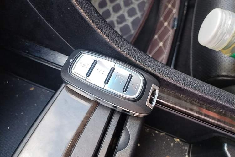 Used Kia K5 2016 1.6T Automatic LUX Vehicle Key