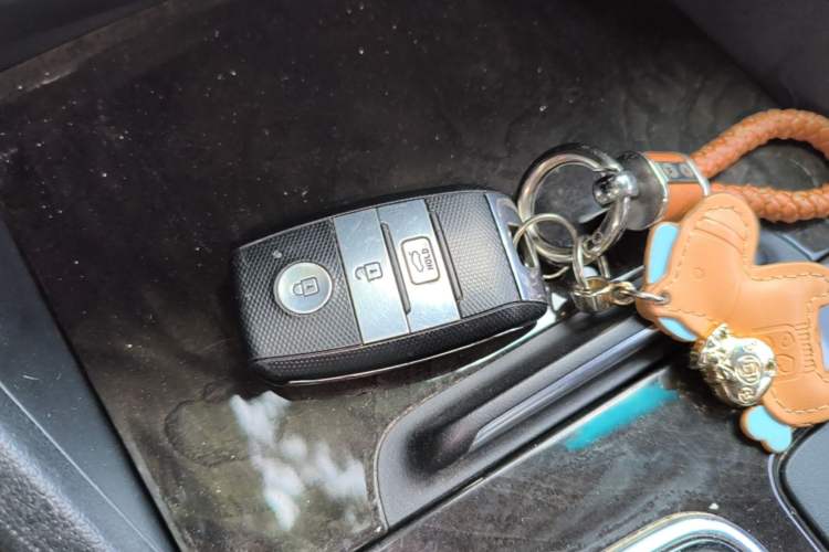 Used Kia K5 2016 1.6T Automatic LUX Vehicle Key