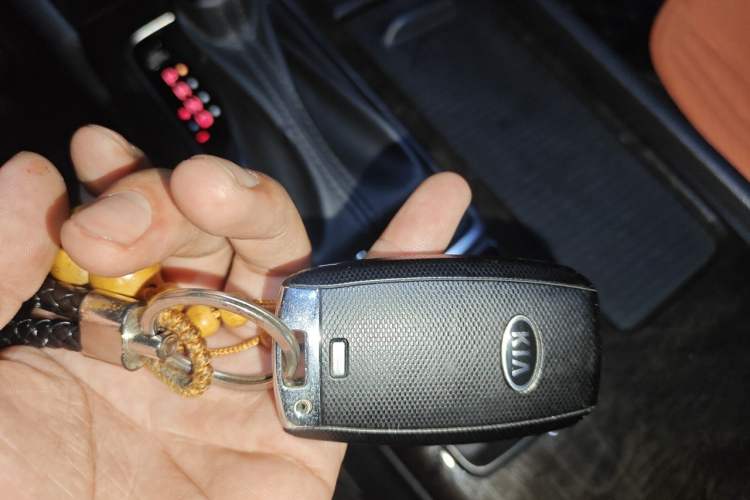 Used Kia K5 2016 1.6T Automatic LUX Vehicle Key