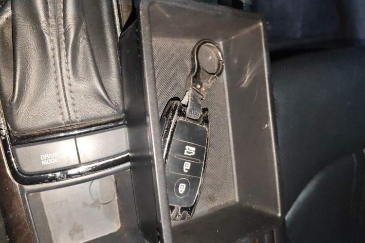 Used Kia K5 2016 1.6T Automatic LUX Vehicle Key