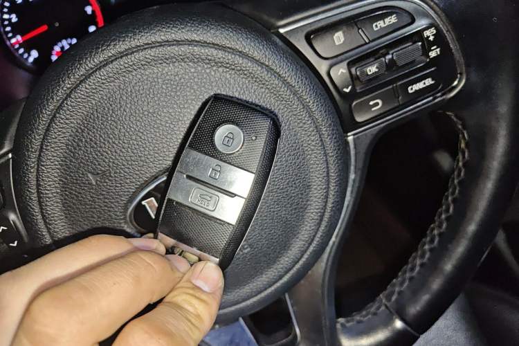 Used Kia K5 2016 2.0L Automatic LUX Vehicle Key