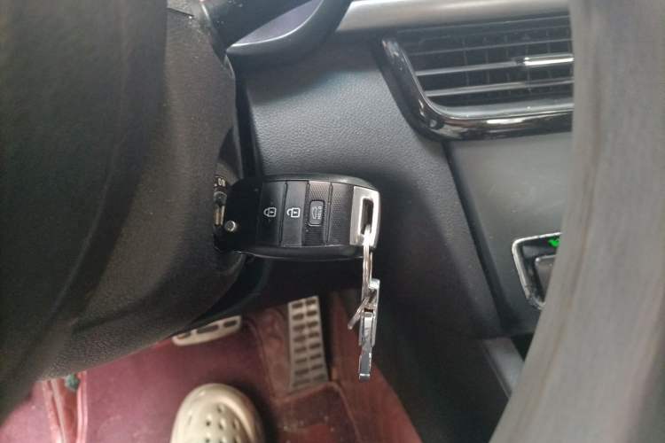 Used Kia K5 2016 2.0L Automatic GLS Vehicle Key