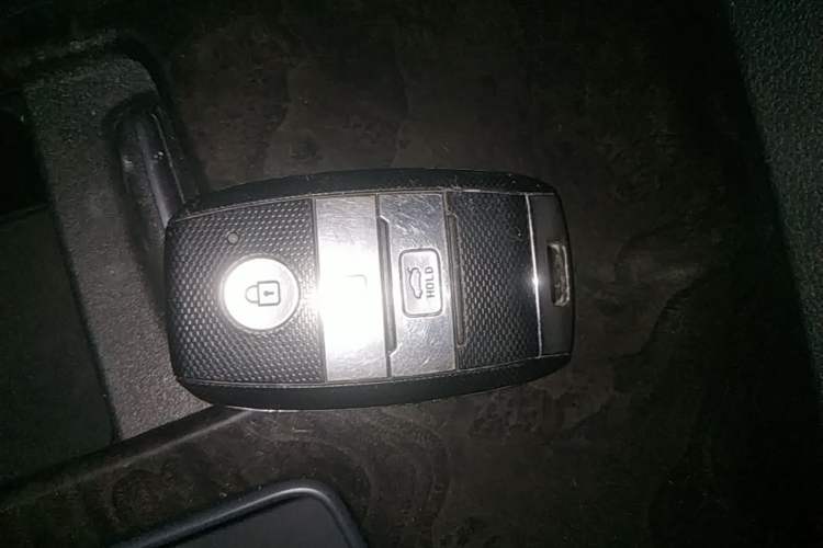 Used Kia K5 2016 1.6T Automatic LUX Vehicle Key