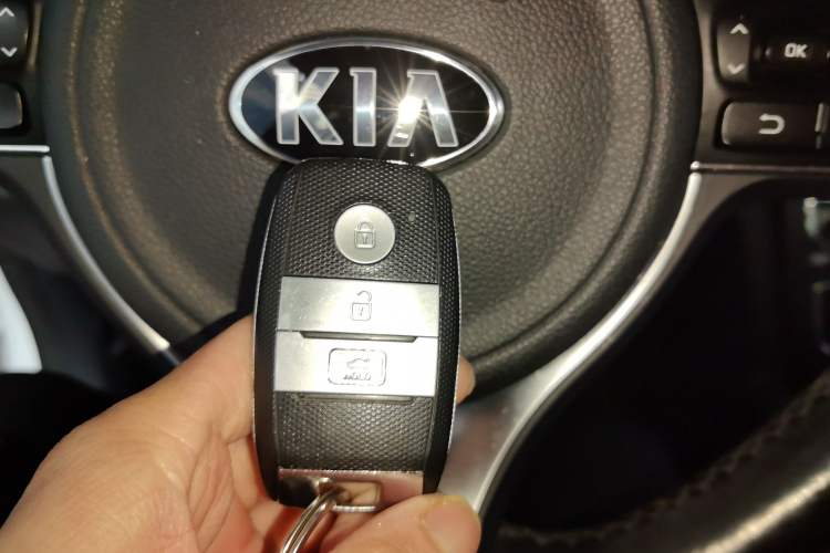 Used Kia K5 2016 1.6T Automatic LUX Vehicle Key