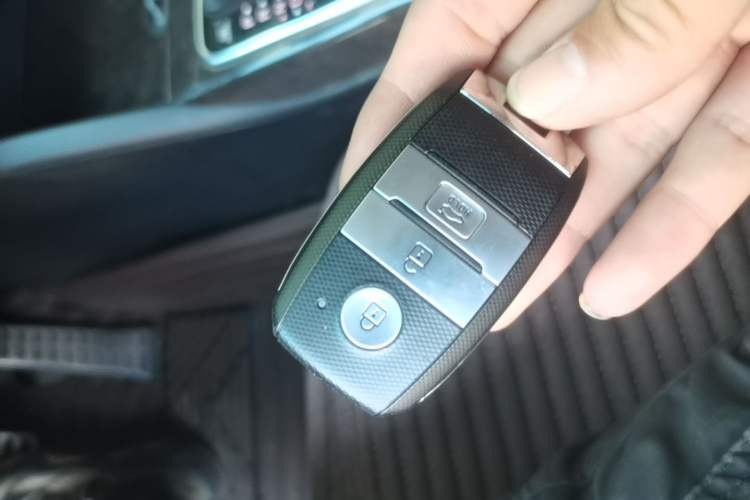Used Kia K5 2016 1.6T Automatic LUX Vehicle Key