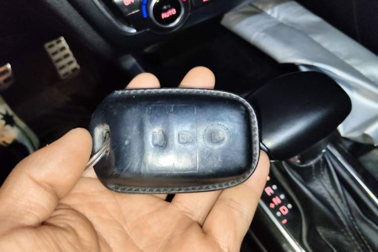 Used Kia K5 2016 1.6T Automatic LUX Vehicle Key