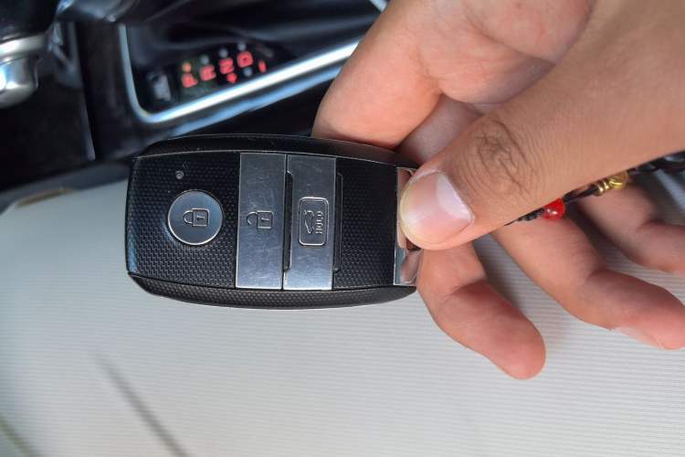 Used Kia K5 2016 1.6T Automatic LUX Vehicle Key