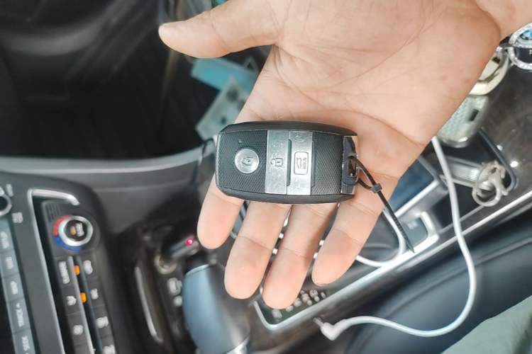 Used Kia K5 2016 1.6T Automatic LUX Vehicle Key