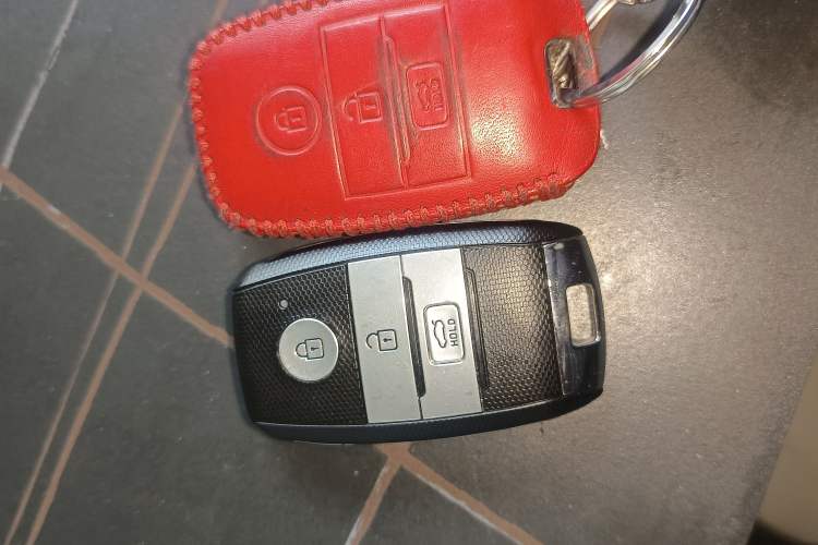 Used Kia K5 2016 1.6T Automatic LUX Vehicle Key