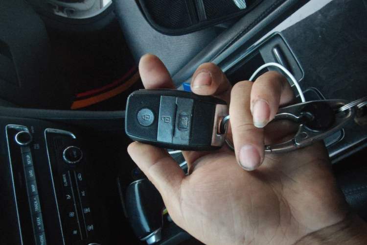 Used Kia K5 2016 1.6T Automatic LUX Vehicle Key