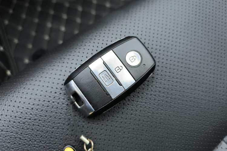 Used Kia K5 2016 1.6T Automatic LUX Vehicle Key