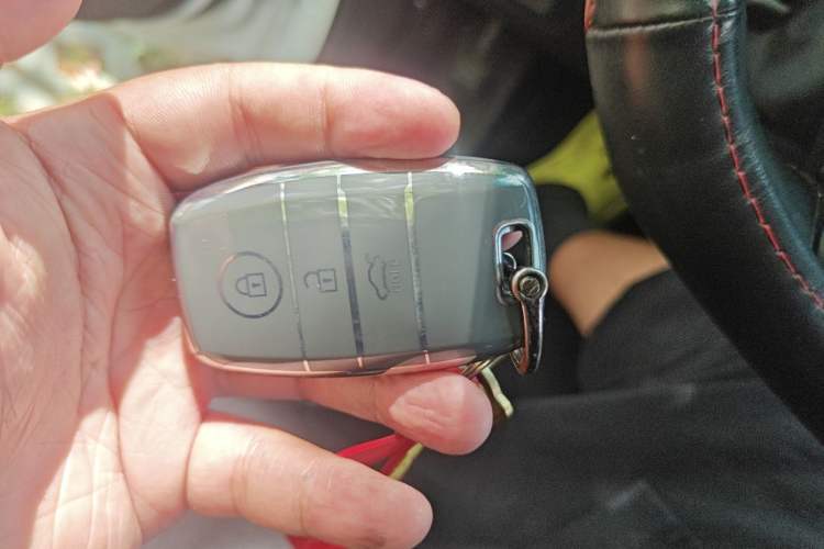 Used Kia K5 2016 1.6T Automatic LUX Vehicle Key