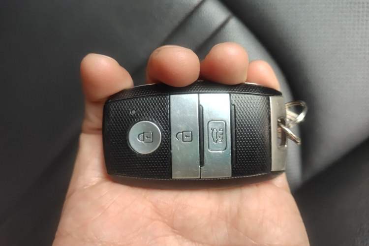 Used Kia K5 2016 1.6T Automatic LUX Vehicle Key