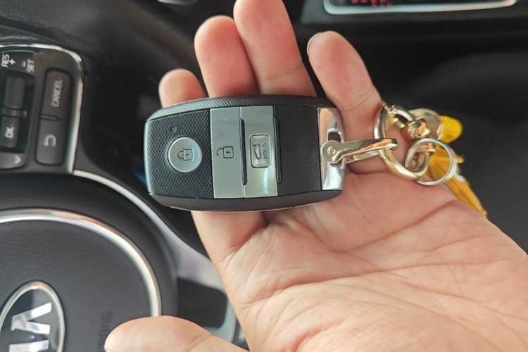 Used Kia K5 2016 1.6T Automatic LUX Vehicle Key