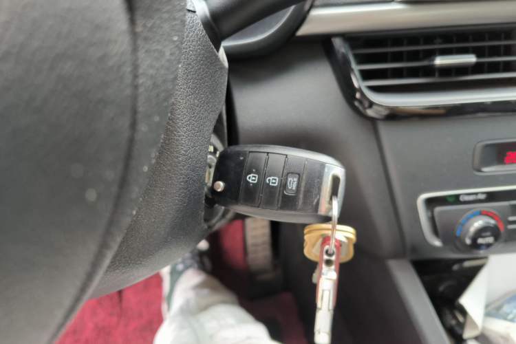 Used Kia K5 2016 2.0L Automatic GLS Vehicle Key