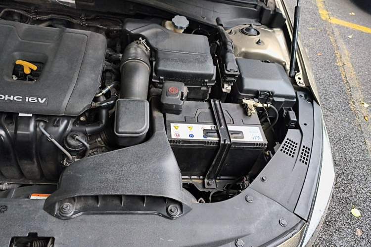Used Kia K5 2016 2.0L Automatic LUX Engine Bay Left