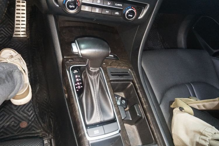 Used Kia K5 2016 1.6T Automatic LUX Gear Lever