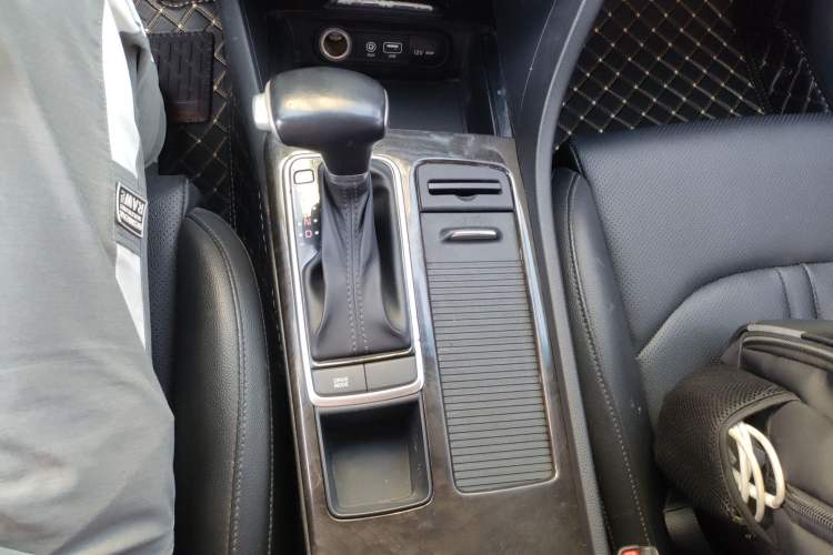 Used Kia K5 2016 1.6T Automatic LUX Gear Lever