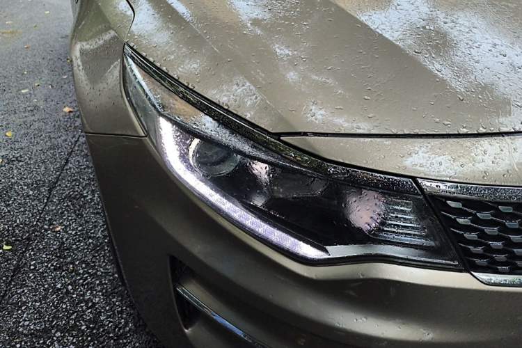 Used Kia K5 2016 2.0L Automatic LUX Right Front Headlight