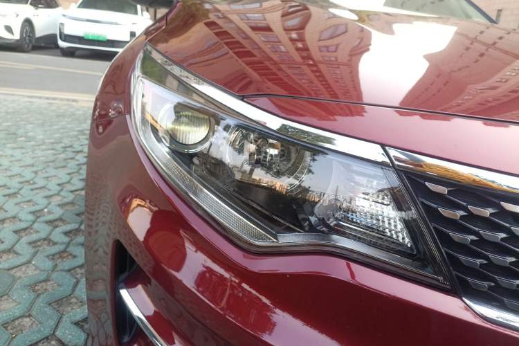Used Kia K5 2017 2.0L Automatic 15th Anniversary Special Edition LUX Right Front Headlight