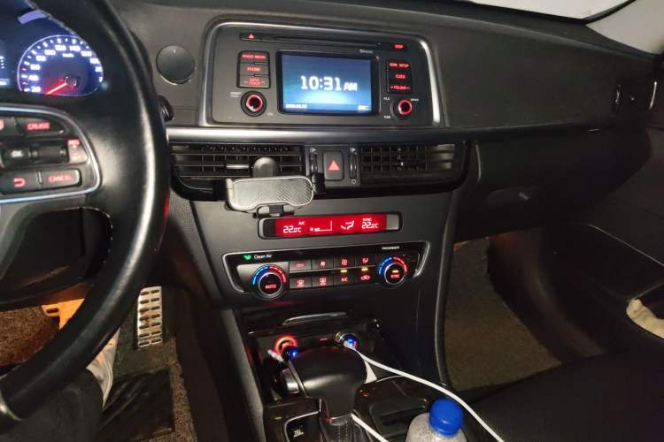 Used Kia K5 2017 2.0L Automatic 15th Anniversary Special Edition LUX Audio And AC Panel