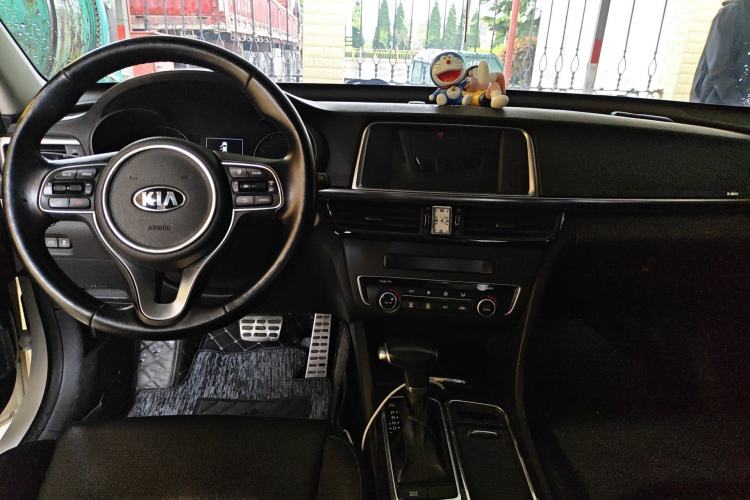 Used Kia K5 2017 2.0L Automatic 15th Anniversary Special Edition LUX Center Console