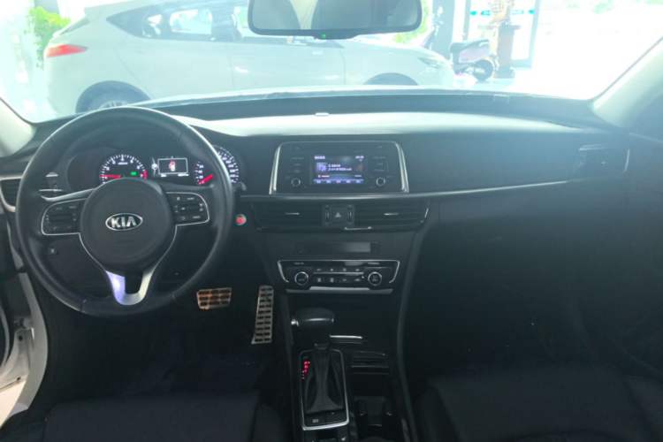 Used Kia K5 2017 2.0L Automatic 15th Anniversary Special Edition LUX Center Console