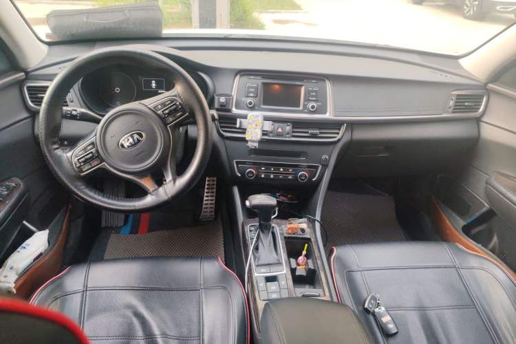 Used Kia K5 2017 2.0L Automatic 15th Anniversary Special Edition LUX Center Console