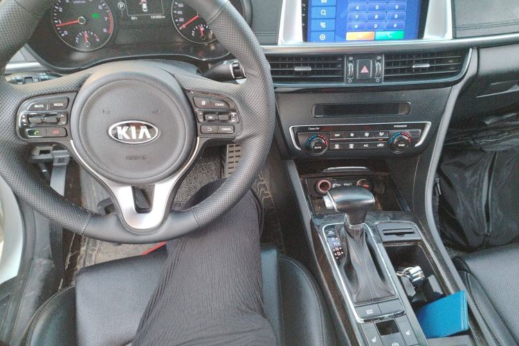 Used Kia K5 2017 2.0L Automatic 15th Anniversary Special Edition LUX Center Console