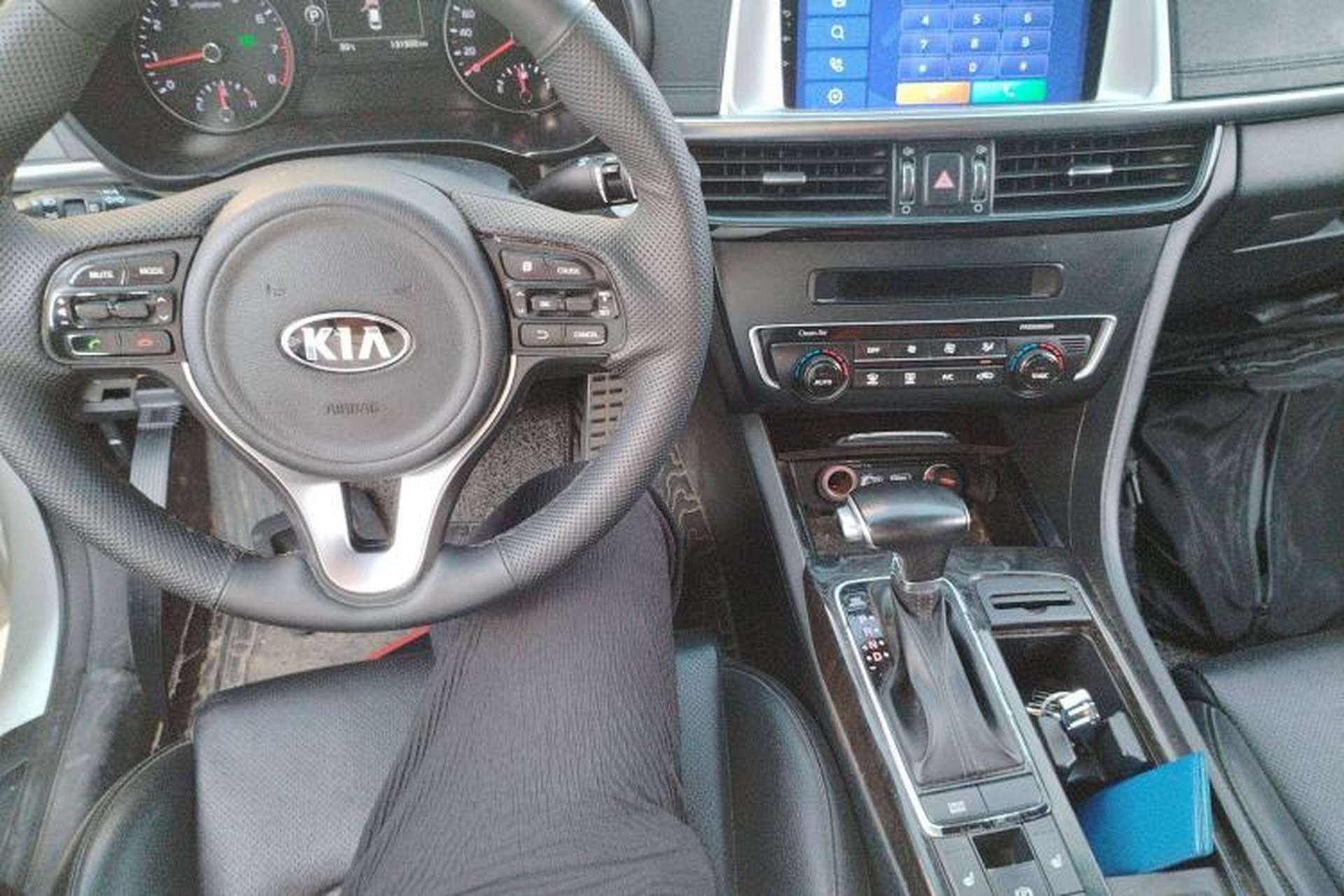 Used Kia K5 2017 2.0L Automatic 15th Anniversary Special Edition LUX Center Console