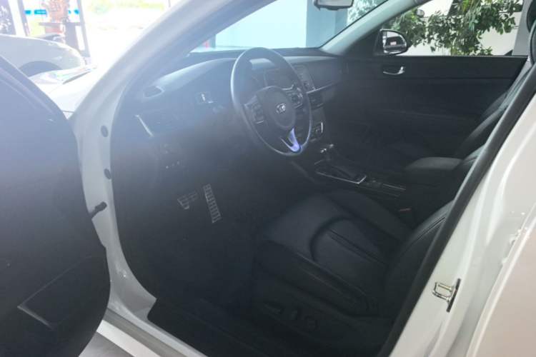 Used Kia K5 2017 2.0L Automatic 15th Anniversary Special Edition LUX Driver Seat