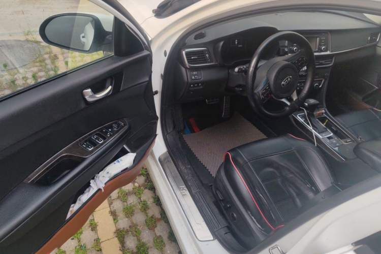 Used Kia K5 2017 2.0L Automatic 15th Anniversary Special Edition LUX Driver Seat