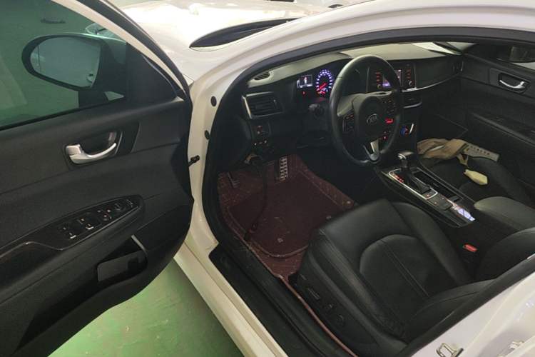 Used Kia K5 2017 2.0L Automatic 15th Anniversary Special Edition LUX Driver Seat