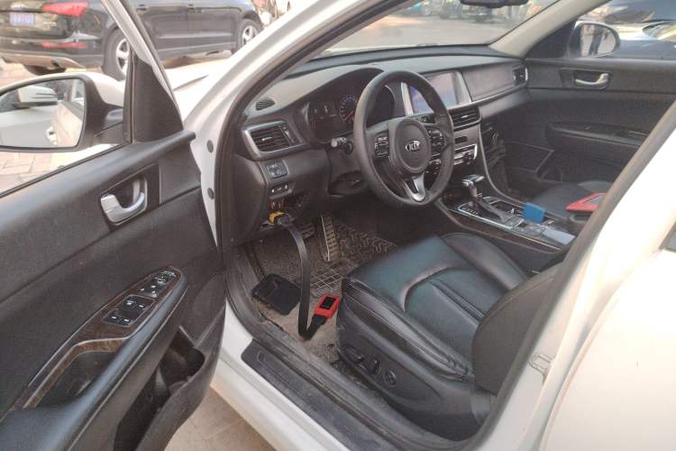 Used Kia K5 2017 2.0L Automatic 15th Anniversary Special Edition LUX Driver Seat