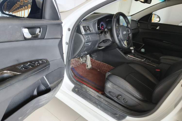 Used Kia K5 2017 2.0L Automatic 15th Anniversary Special Edition LUX Driver Seat