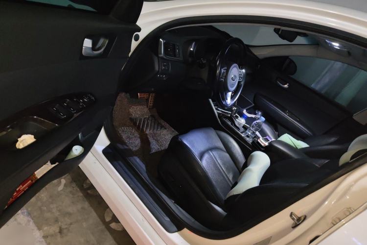 Used Kia K5 2017 2.0L Automatic 15th Anniversary Special Edition LUX Driver Seat