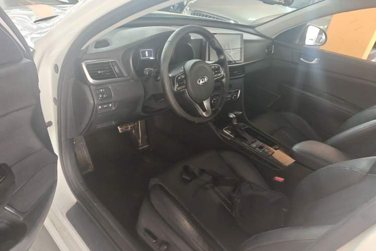 Used Kia K5 2017 2.0L Automatic 15th Anniversary Special Edition LUX Driver Seat