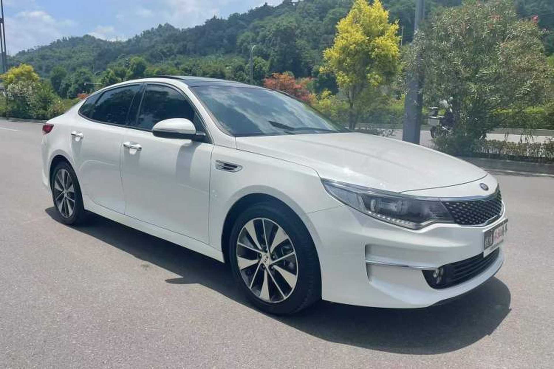 Used Kia K5 2017 2.0L Automatic 15th Anniversary Special Edition LUX Exterior 2