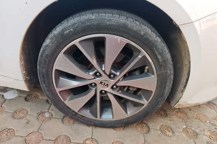 Used Kia K5 2017 2.0L Automatic 15th Anniversary Special Edition LUX Exterior 4