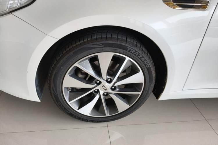 Used Kia K5 2017 2.0L Automatic 15th Anniversary Special Edition LUX Exterior 4