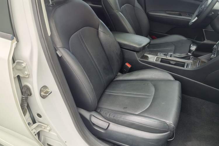 Used Kia K5 2017 2.0L Automatic 15th Anniversary Special Edition LUX Exterior 4