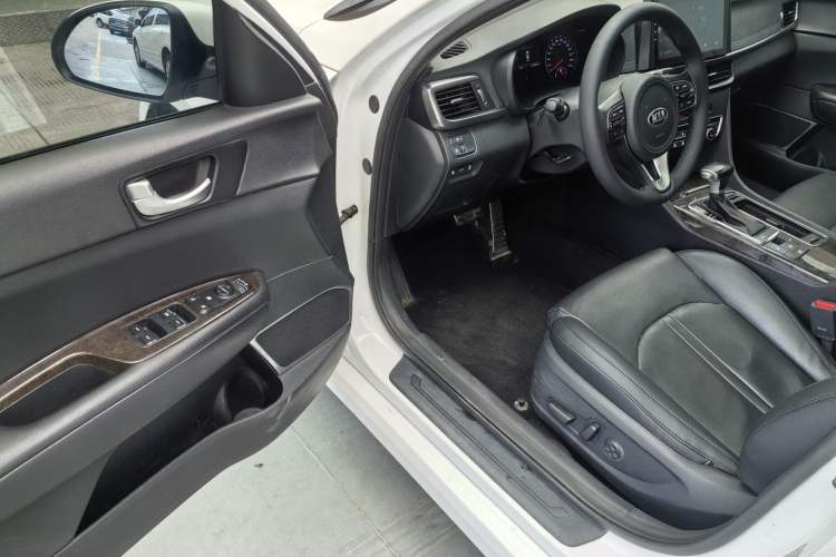 Used Kia K5 2017 2.0L Automatic 15th Anniversary Special Edition LUX Exterior 8