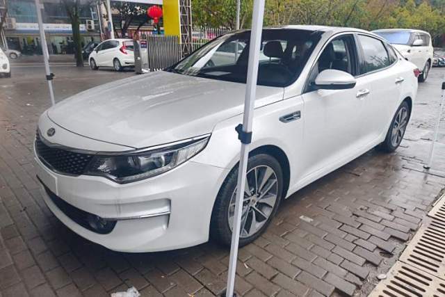 Ojetý Kia K5 2017 2.0L Automatic 15th Anniversary Special Edition LUX