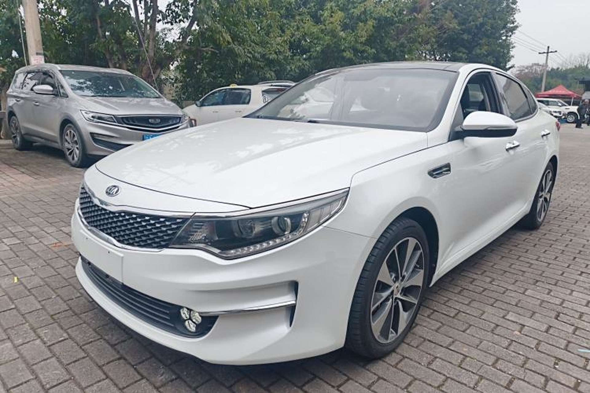 Used Kia K5 2017 2.0L Automatic 15th Anniversary Special Edition LUX Front Left 45 Deg