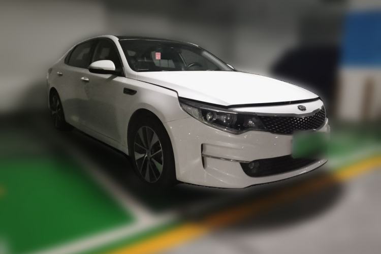 Used Kia K5 2017 2.0L Automatic 15th Anniversary Special Edition LUX Front Right 45 Deg