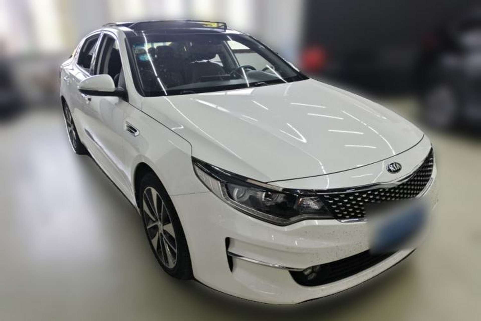 Used Kia K5 2017 2.0L Automatic 15th Anniversary Special Edition LUX Front Right 45 Deg