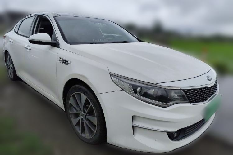 Used Kia K5 2017 2.0L Automatic 15th Anniversary Special Edition LUX Front Right 45 Deg