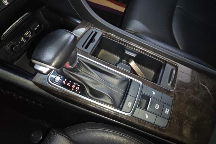 Used Kia K5 2017 2.0L Automatic 15th Anniversary Special Edition LUX Gear Lever